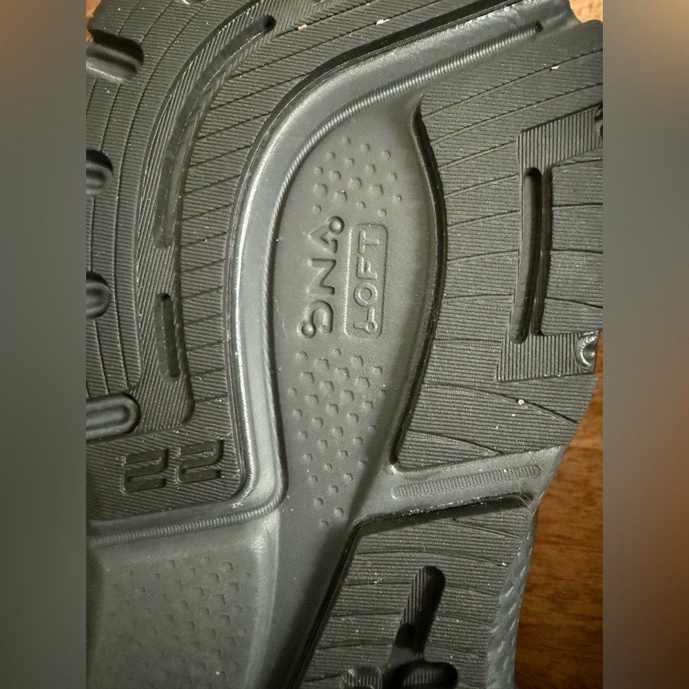 EUC Men’s Brooks Adrenaline GTS 22  - Size 11 Medium (D) - Picture 5 of 8